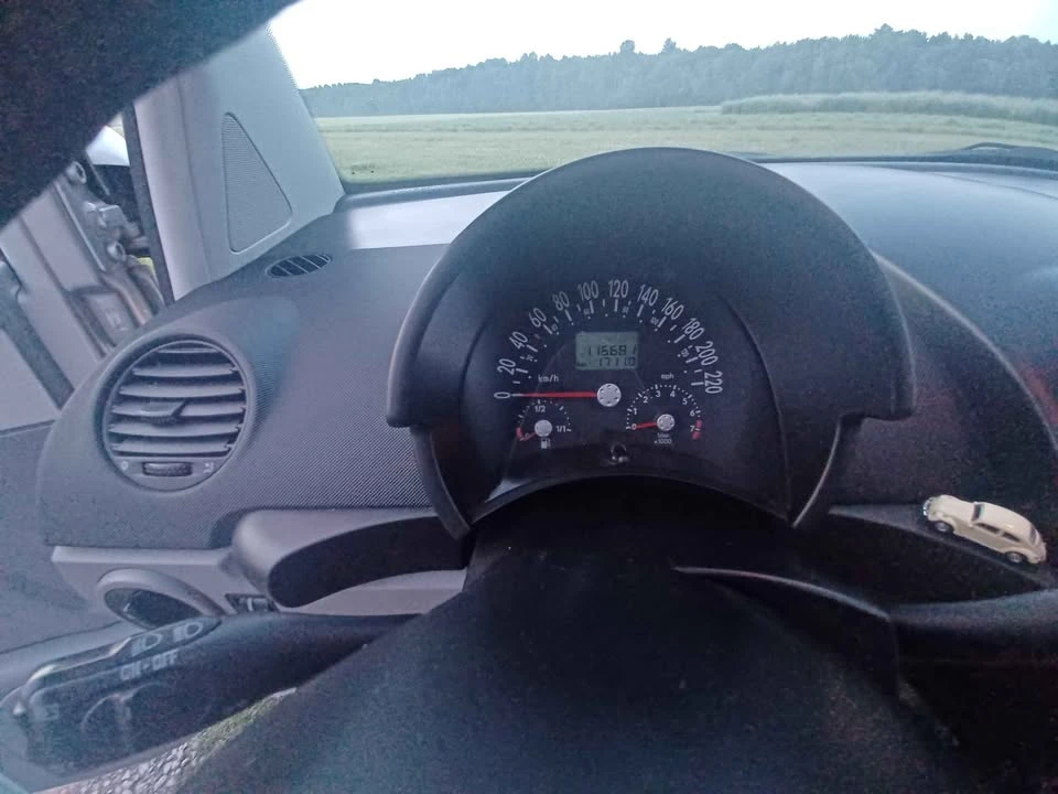 2003 Volkswagen New Beetle - Image 12 of 20
