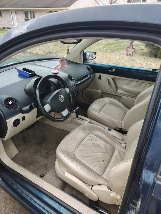 2003 Volkswagen New Beetle - Image 3 of 3