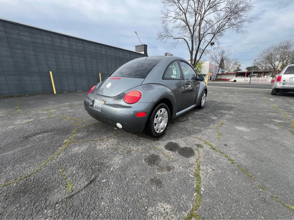 2003 Volkswagen New Beetle - Image 6 of 13
