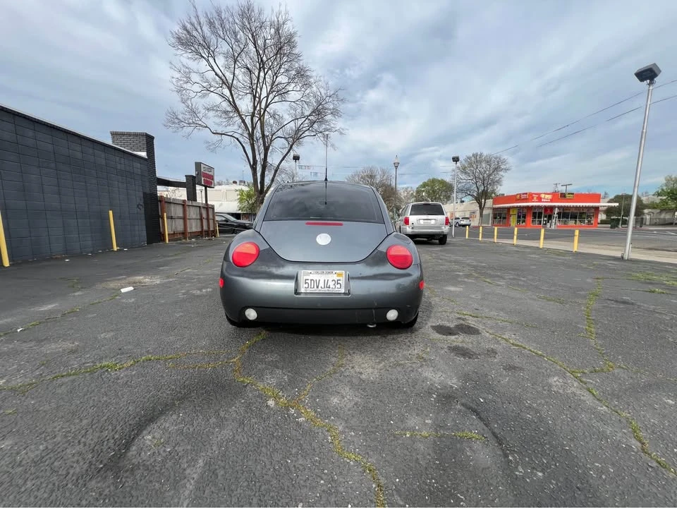2003 Volkswagen New Beetle - Image 4 of 13