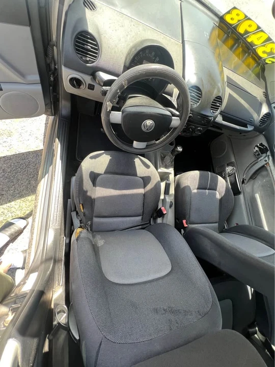 2003 Volkswagen New Beetle - Image 12 of 13