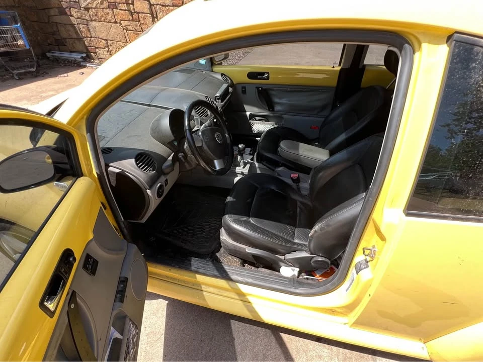2003 Volkswagen New Beetle - Image 6 of 8