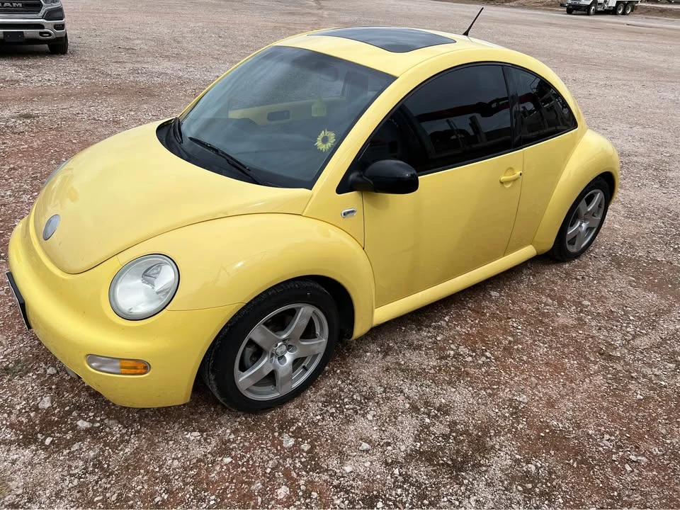 2003 Volkswagen New Beetle - Image 2 of 8