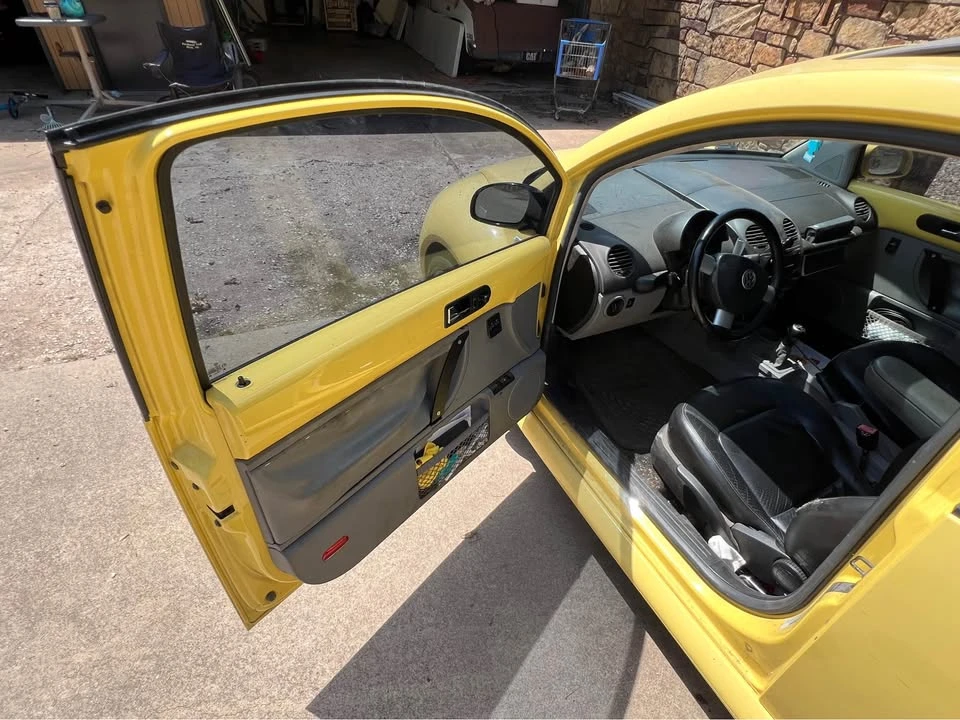 2003 Volkswagen New Beetle - Image 5 of 8