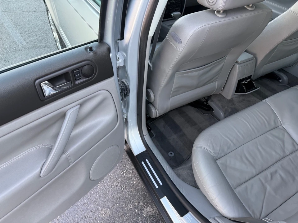 2003 Volkswagen Passat - Image 14 of 21