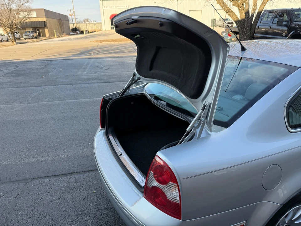 2003 Volkswagen Passat - Image 19 of 21