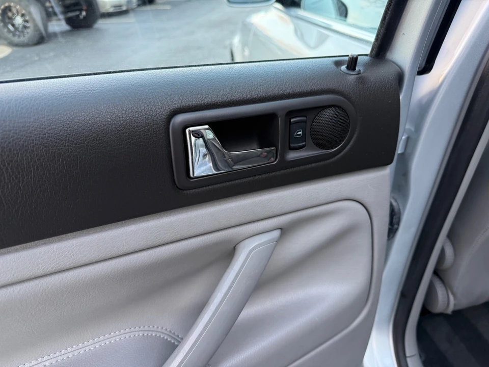 2003 Volkswagen Passat - Image 15 of 21
