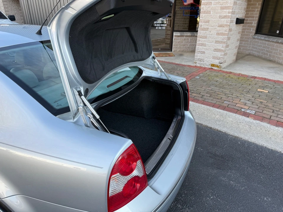 2003 Volkswagen Passat - Image 17 of 21
