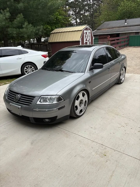 2003 Volkswagen Passat - Image 2 of 12