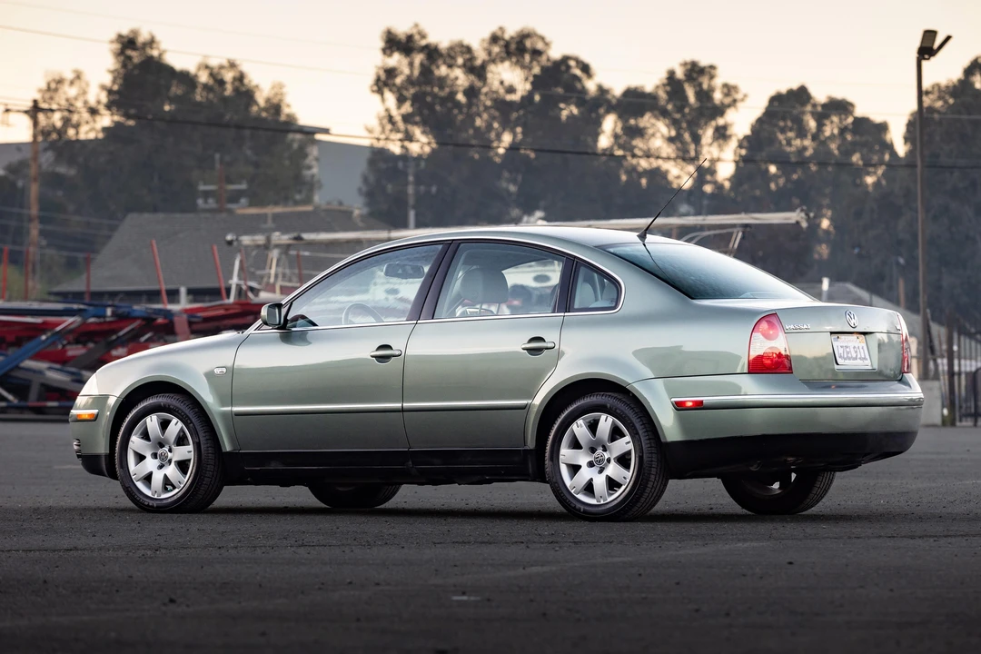 2003 Volkswagen Passat - Image 16 of 31