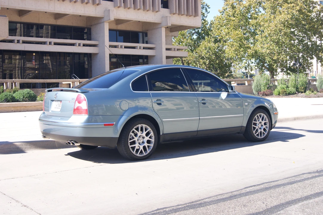 2003 Volkswagen Passat - Image 15 of 31