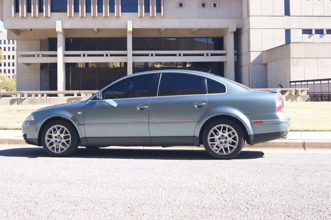 2003 Volkswagen Passat - Image 9 of 31