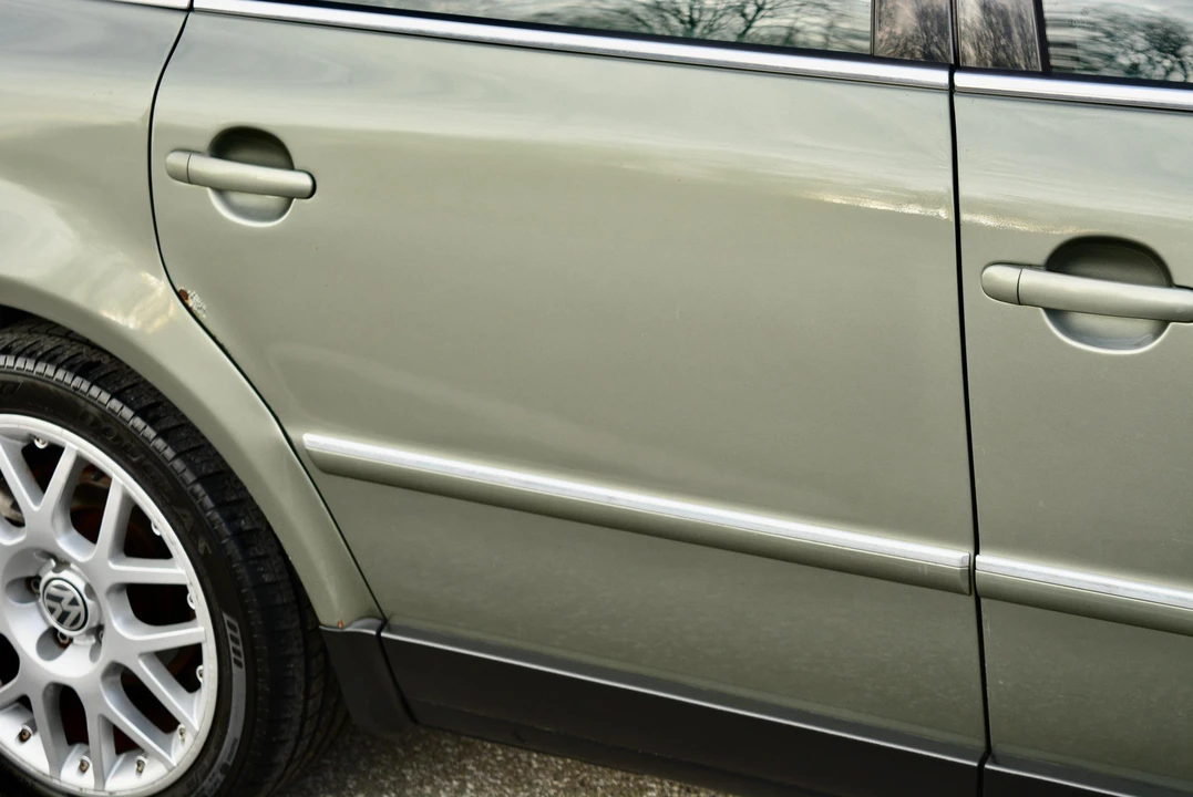 2003 Volkswagen Passat - Image 23 of 31