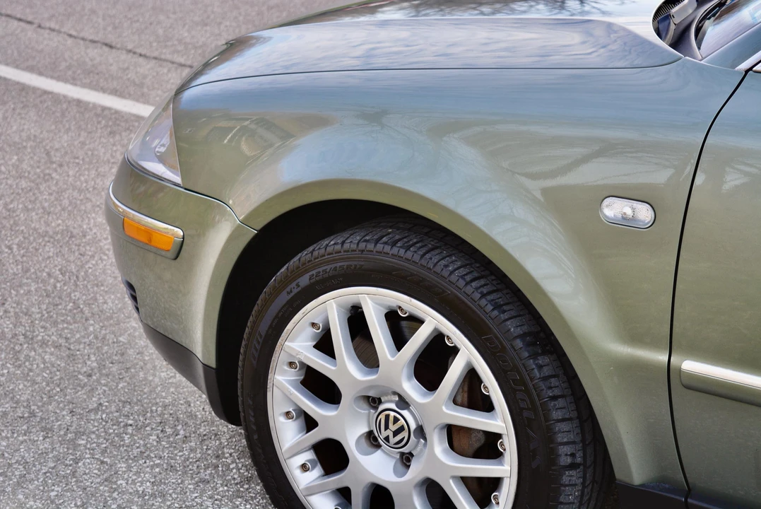 2003 Volkswagen Passat - Image 16 of 31