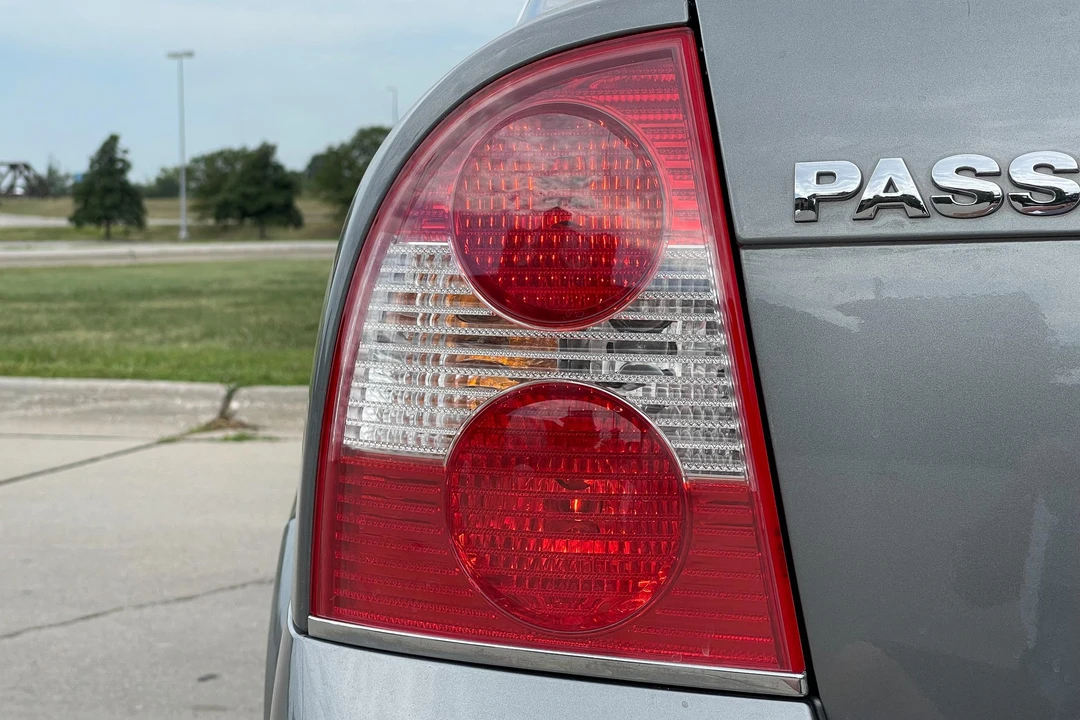 2003 Volkswagen Passat - Image 15 of 31