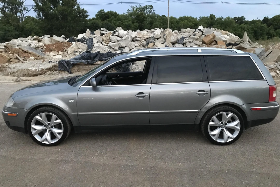 2003 Volkswagen Passat - Image 3 of 31