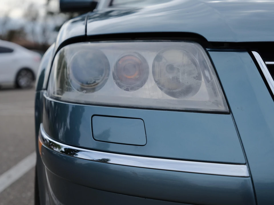 2003 Volkswagen Passat - Image 13 of 21