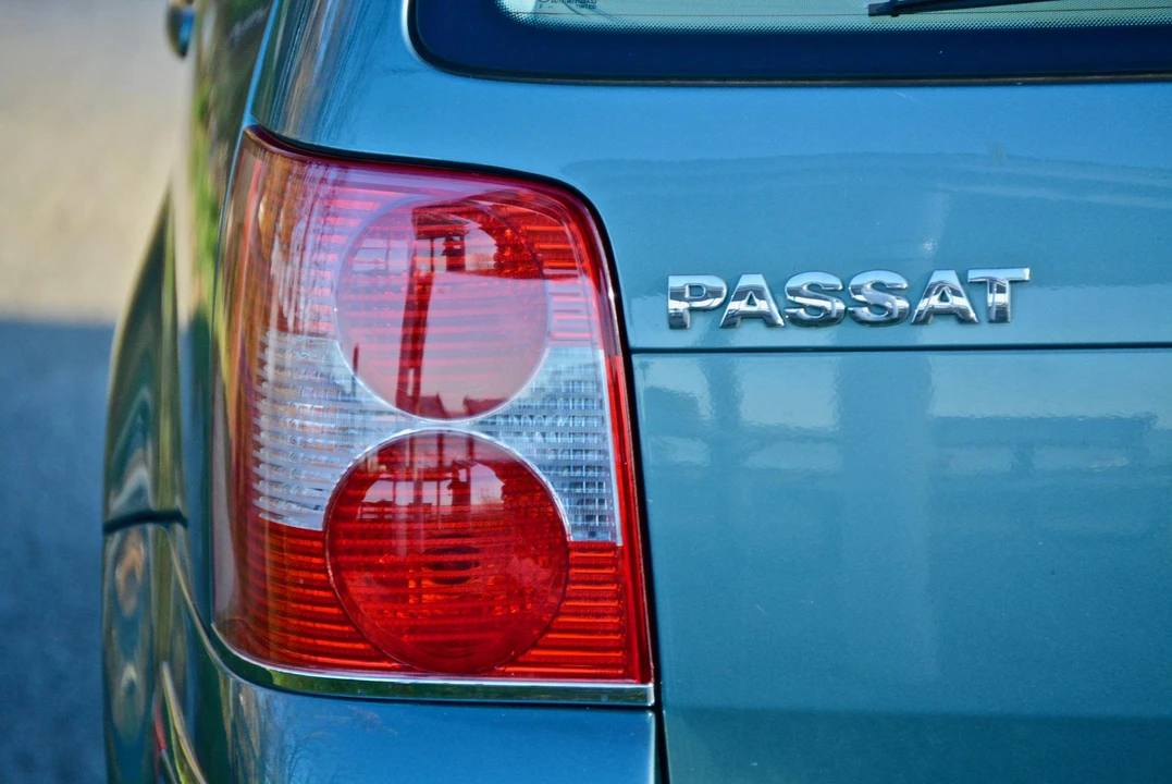 2003 Volkswagen Passat - Image 16 of 31