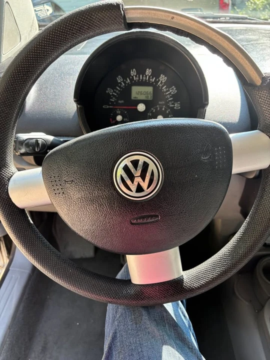 2003 Volkswagen New Beetle - Image 6 of 9