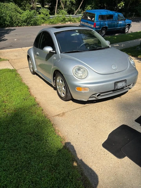 2003 Volkswagen New Beetle - Image 2 of 9