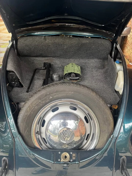 2003 Volkswagen Beetle (1980-2003) - Image 11 of 18