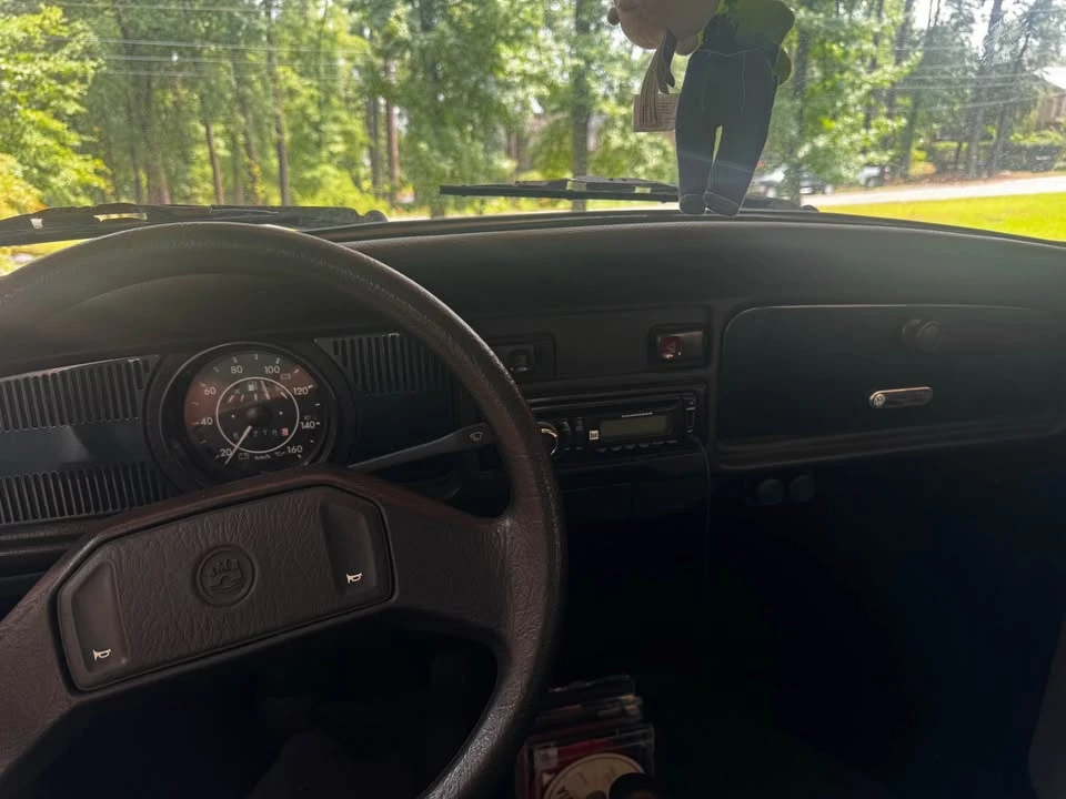 2003 Volkswagen Beetle (1980-2003) - Image 8 of 18