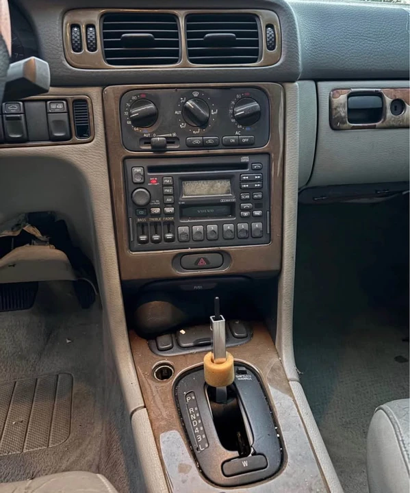 2003 Volvo C70 1st Gen - Image 10 of 12