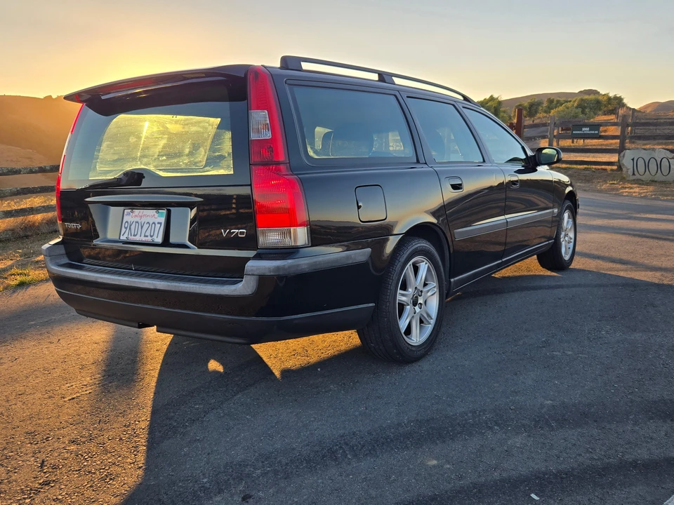 2003 Volvo V70 2nd Gen - Image 11 of 31