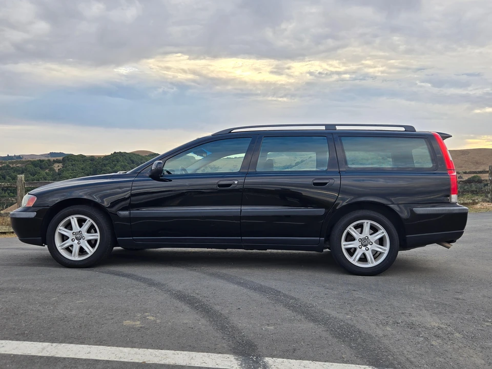 2003 Volvo V70 2nd Gen - Image 8 of 31