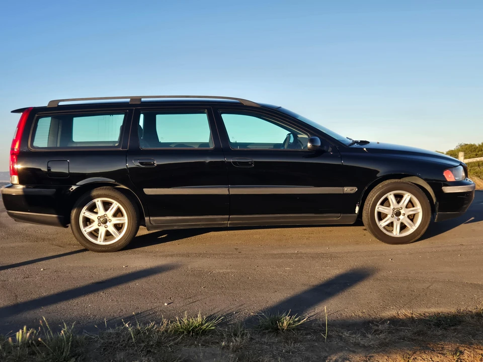 2003 Volvo V70 2nd Gen - Image 13 of 31