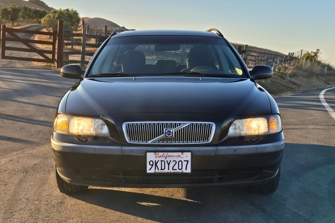 2003 Volvo V70 2nd Gen - Image 2 of 31