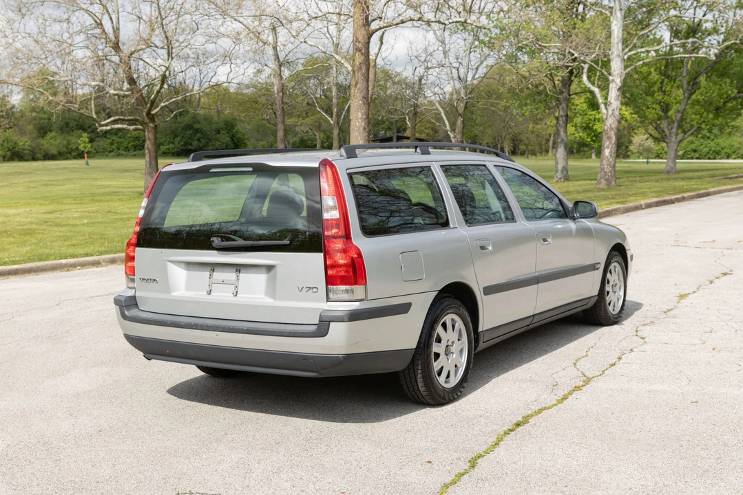 2003 Volvo V70 2nd Gen - Image 11 of 31
