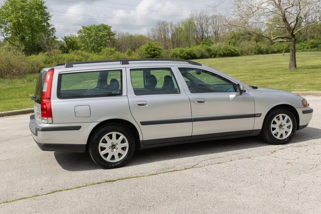 2003 Volvo V70 2nd Gen - Image 13 of 31