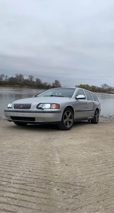2003 Volvo V70 2nd Gen - Image 9 of 10