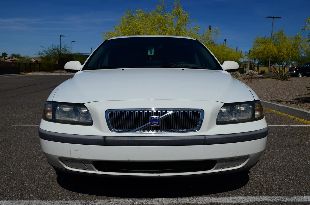 2003 Volvo V70 2nd Gen - Image 2 of 21