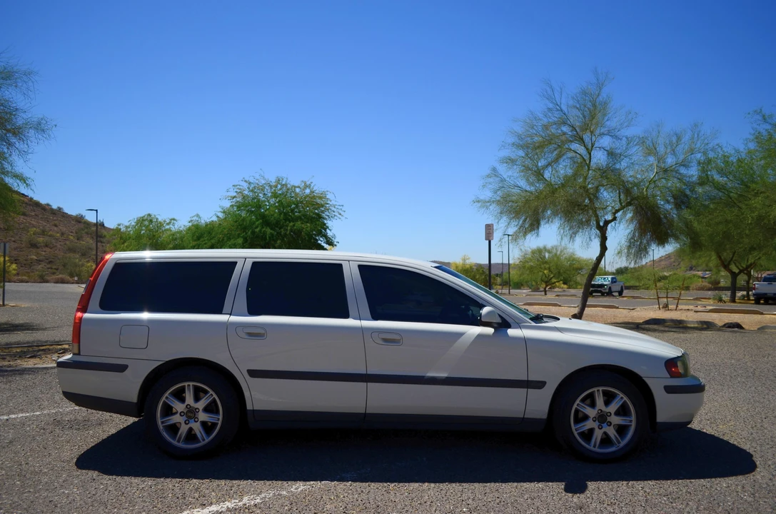 2003 Volvo V70 2nd Gen - Image 15 of 21