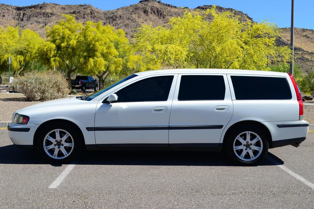 2003 Volvo V70 2nd Gen - Image 3 of 21