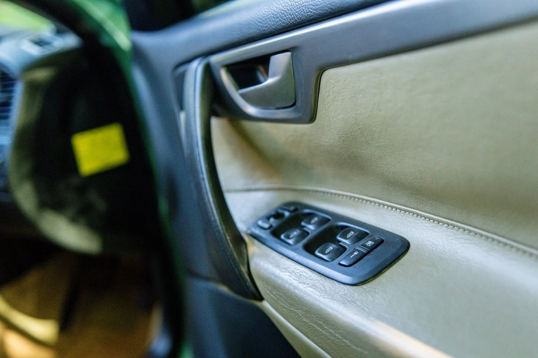 2003 Volvo V70 R 2nd Gen - Image 28 of 30