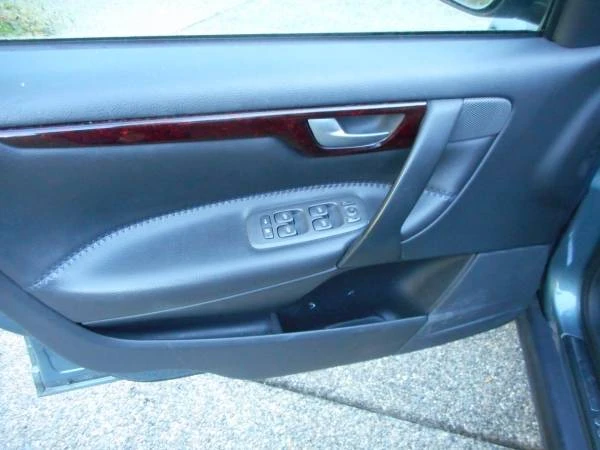 2003 Volvo V70 XC/XC70 2nd Gen - Image 4 of 12
