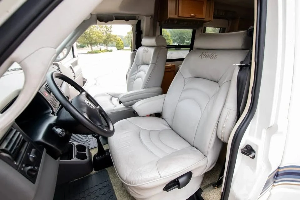 2003 Winnebago - Image 3 of 5
