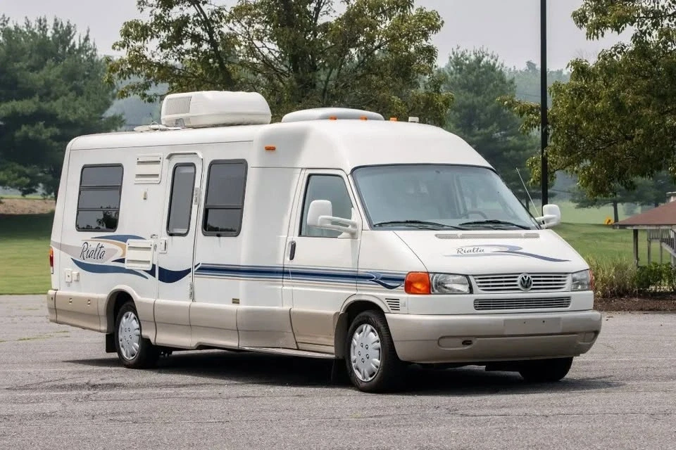 2003 Winnebago - Image 2 of 5