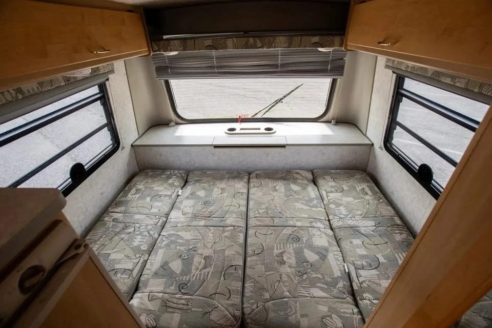2003 Winnebago - Image 5 of 5