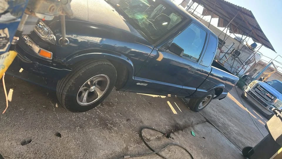 2003 Chevrolet S-10 - Image 2 of 10