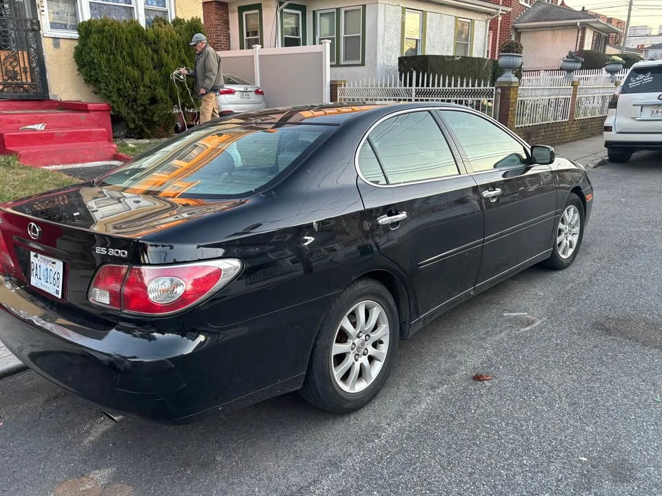 2003 Lexus ES 3rd Gen - Image 2 of 4