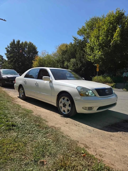 2003 Lexus LS 3rd Gen - Image 2 of 10