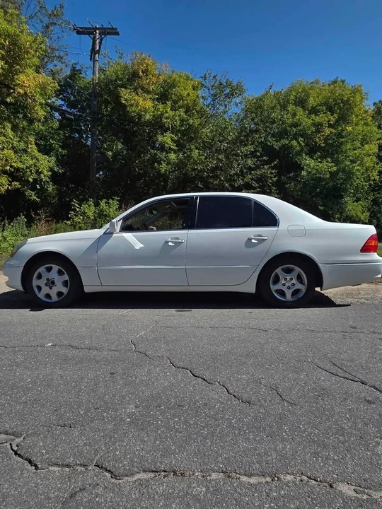 2003 Lexus LS 3rd Gen - Image 5 of 10