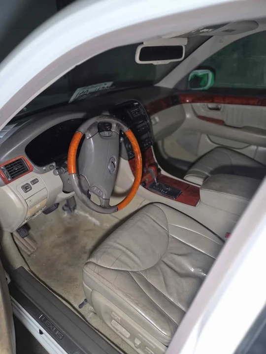 2003 Lexus LS 3rd Gen - Image 7 of 10
