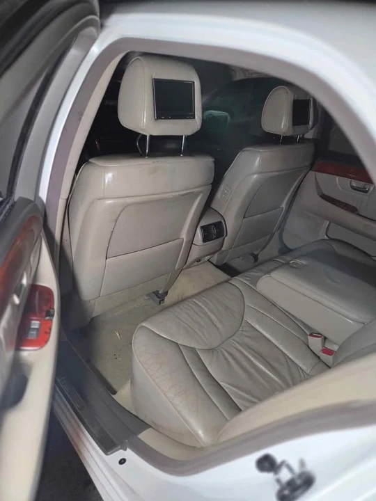 2003 Lexus LS 3rd Gen - Image 10 of 10
