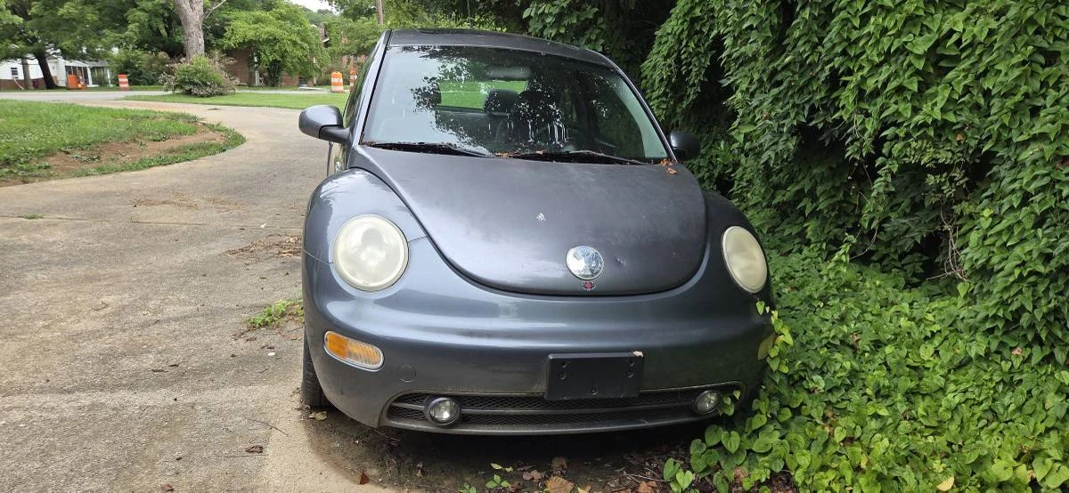 2003 Volkswagen Beetle (1980-2003) - Image 2 of 15