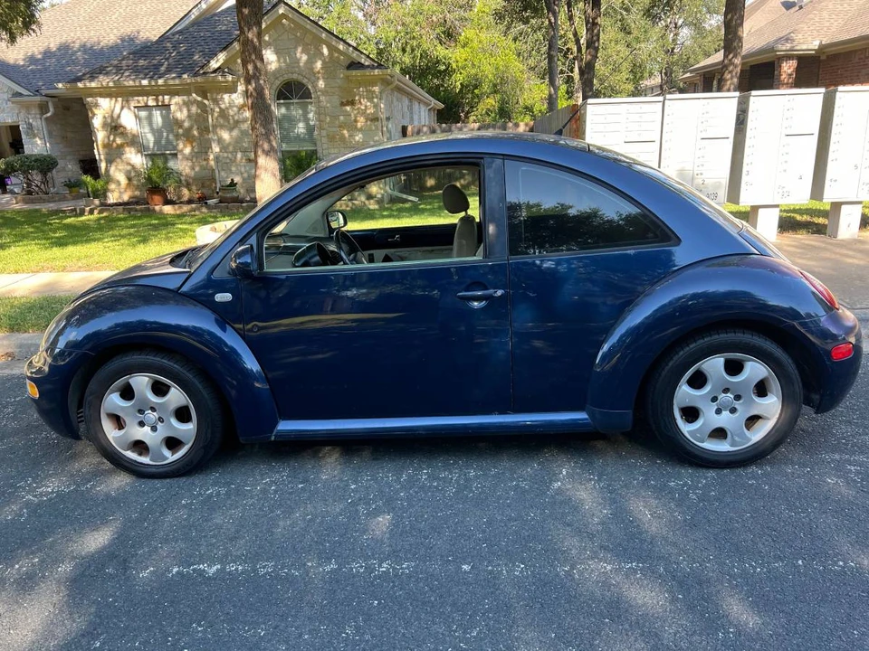 2003 Volkswagen Beetle (1980-2003) - Image 2 of 11